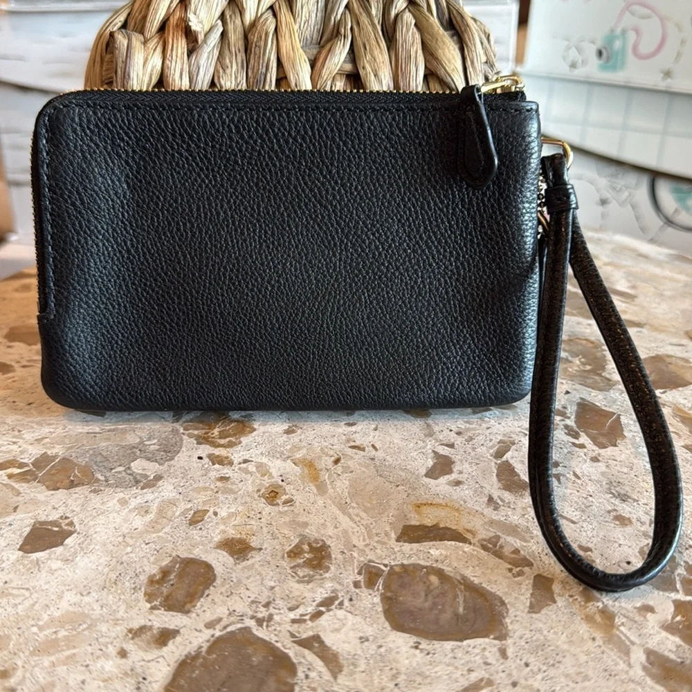 Coach double zipper wallet in black pebbled leather - Picture 2 of 5